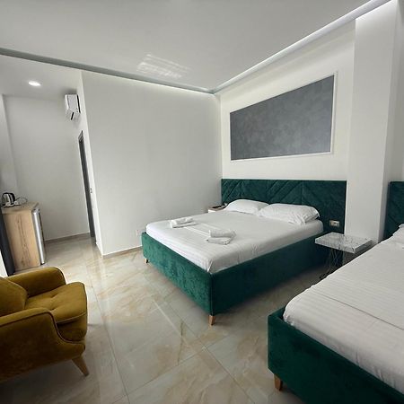 Hotel Leodori 1 Shengjin Bagian luar foto