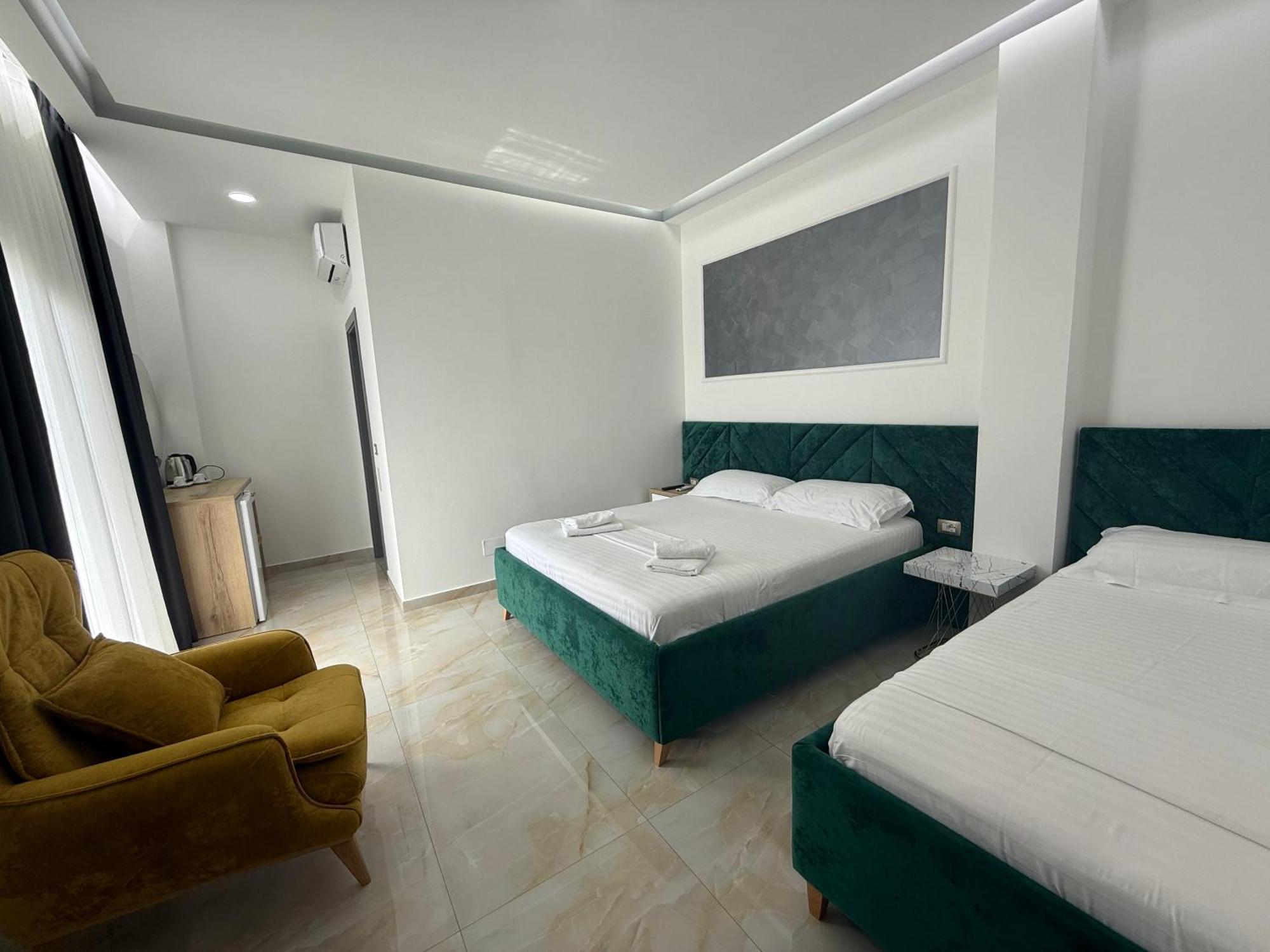 Hotel Leodori 1 Shengjin Bagian luar foto