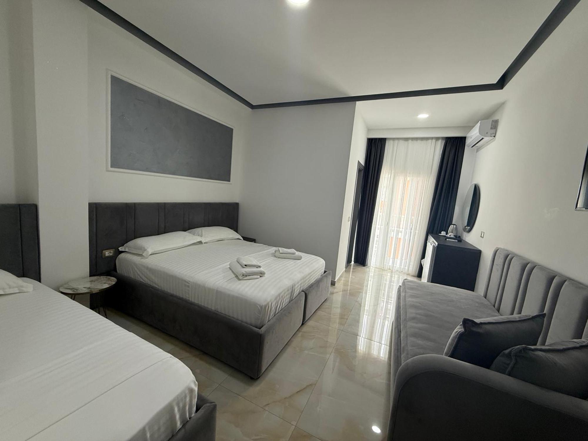 Hotel Leodori 1 Shengjin Bagian luar foto