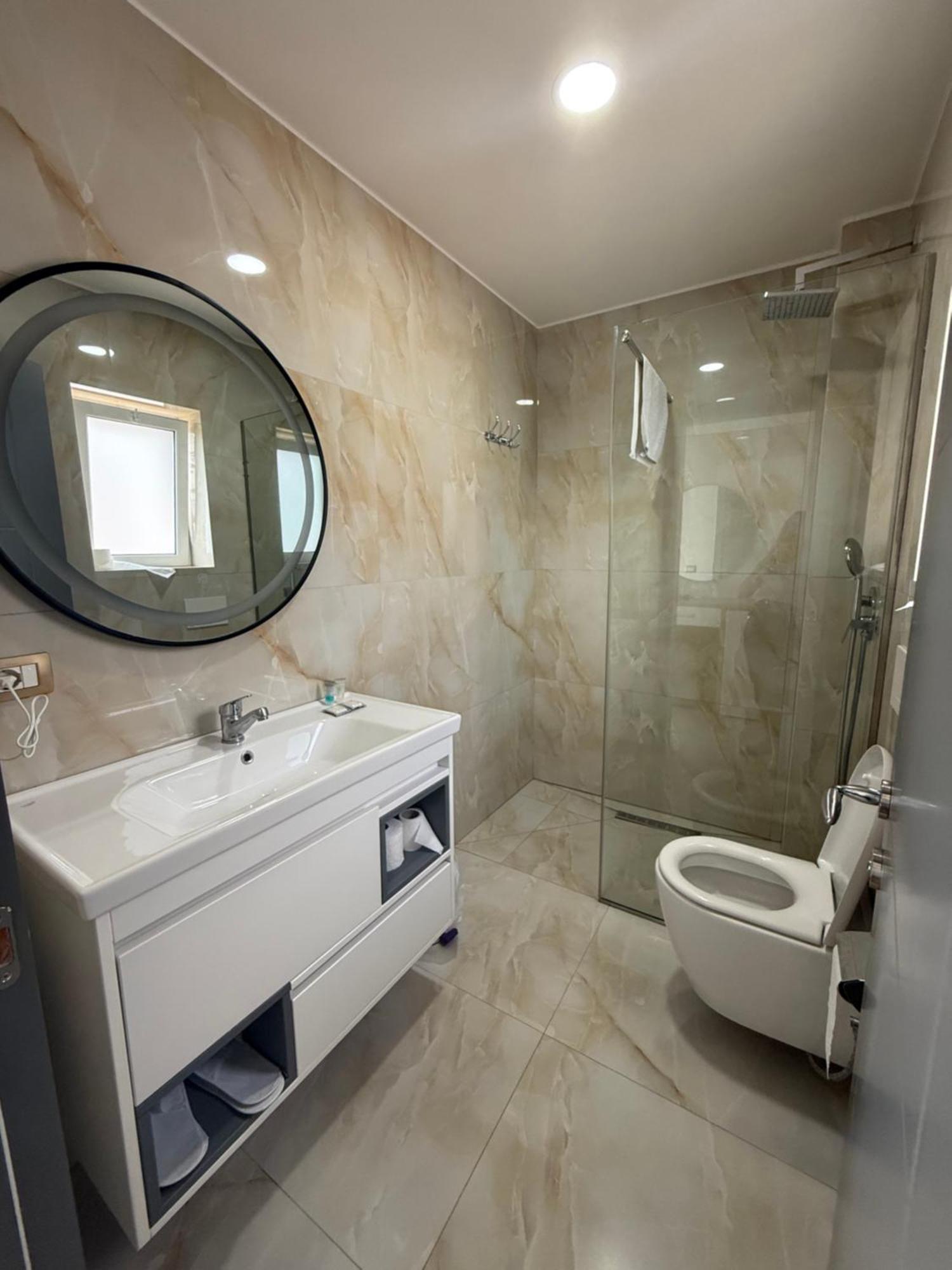 Hotel Leodori 1 Shengjin Bagian luar foto