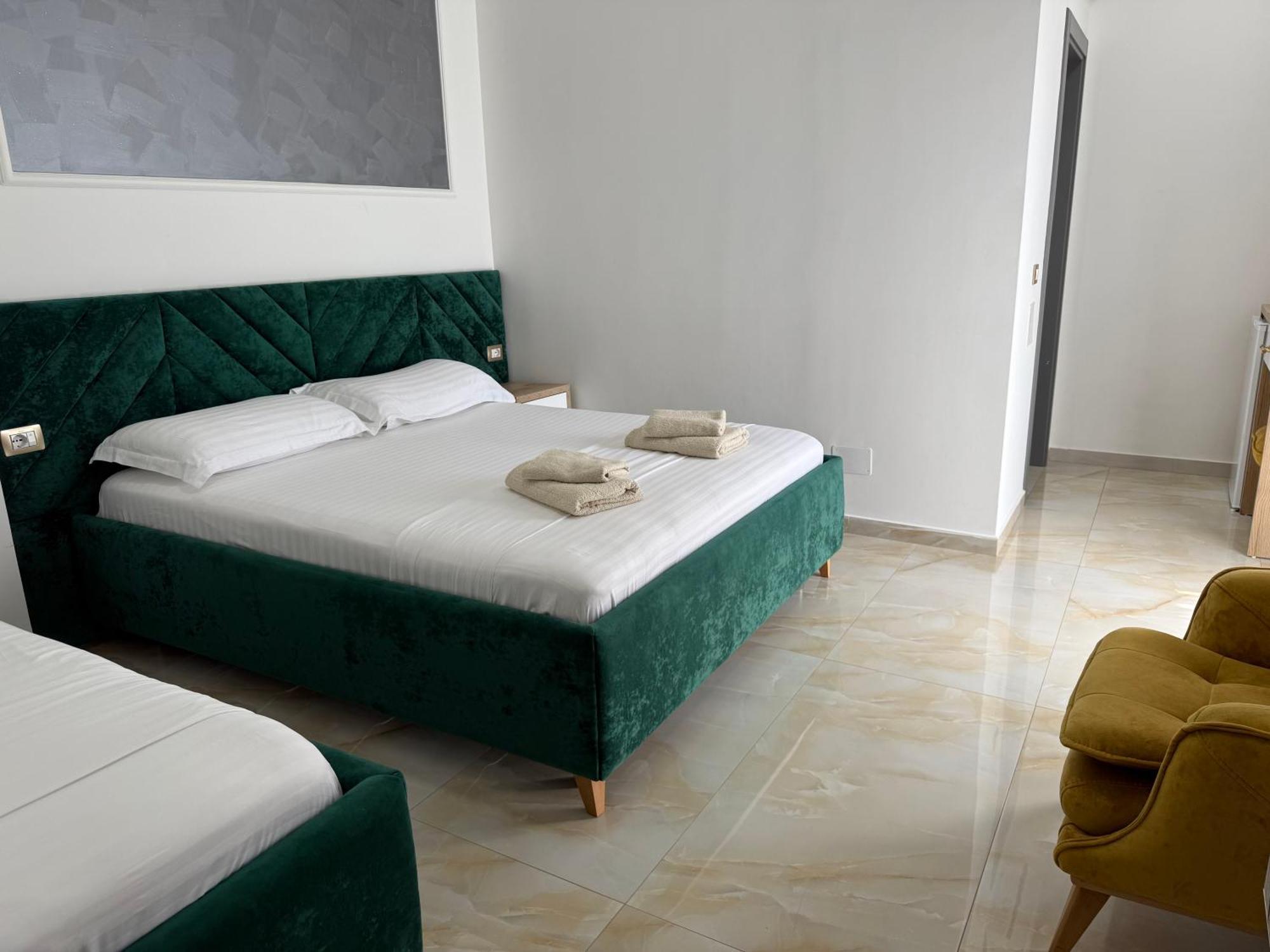 Hotel Leodori 1 Shengjin Bagian luar foto